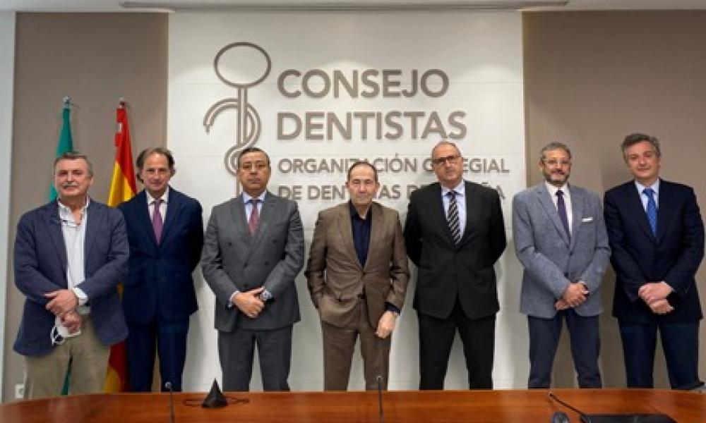 Reunión entre dentistas y protésicos contra la fabricación industrial de los alineadores dentales