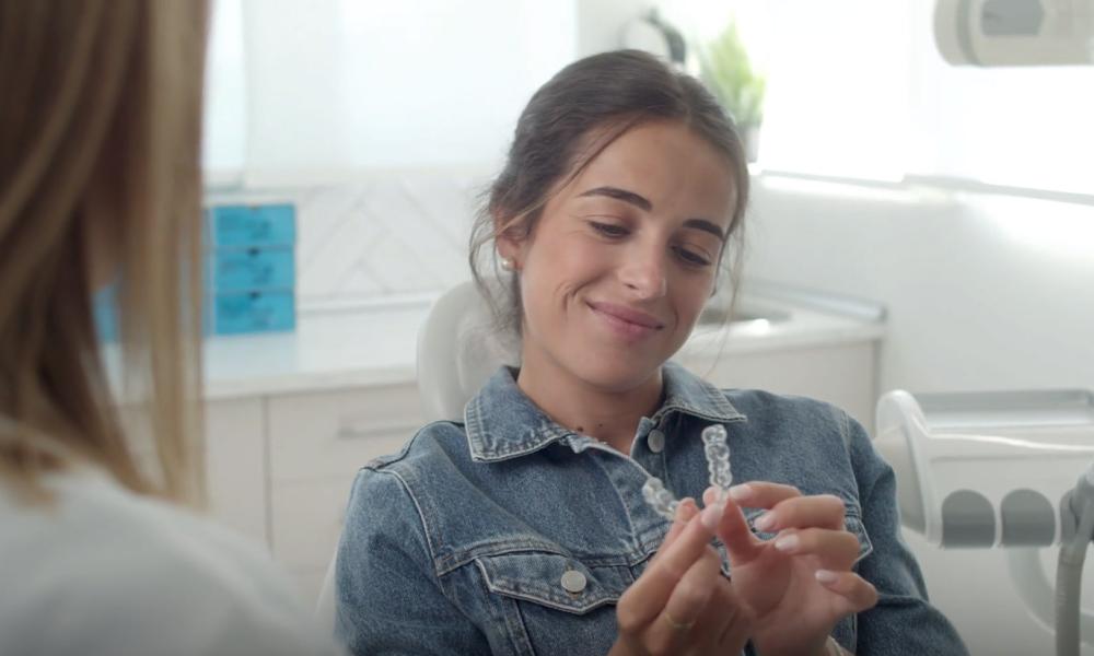 El Consejo General de Dentistas y la FDE lanzan  una campaña educativa en redes sobre los  tratamientos de ortodoncia con alineadores