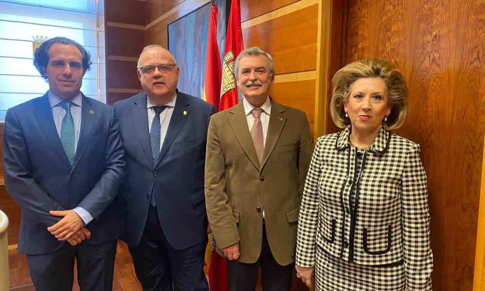 El Consejo de Colegios Profesionales de Odontólogos y Estomatólogos de Castilla y León se reúne con el consejero de Sanidad para mejorar el ámbito de la Odontología 