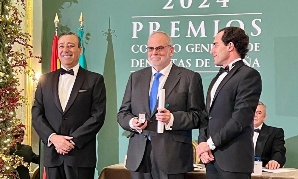 José Manuel Cuadrillero Martín, distinguido como Miembro de Honor del Consejo General de Dentistas de España