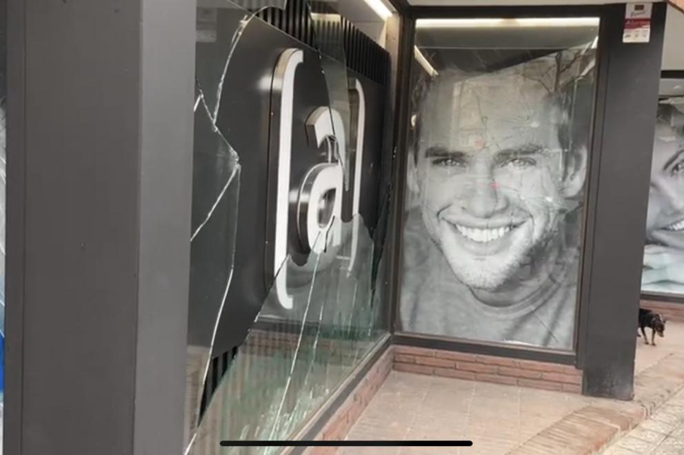 CODE - Colegio Oficial de Dentistas - El Consejo General de Dentistas condena los actos vandálicos contra clínicas dentales de Barcelona