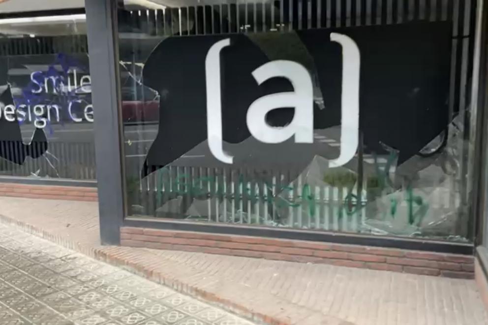 CODE - Colegio Oficial de Dentistas - El Consejo General de Dentistas condena los actos vandálicos contra clínicas dentales de Barcelona