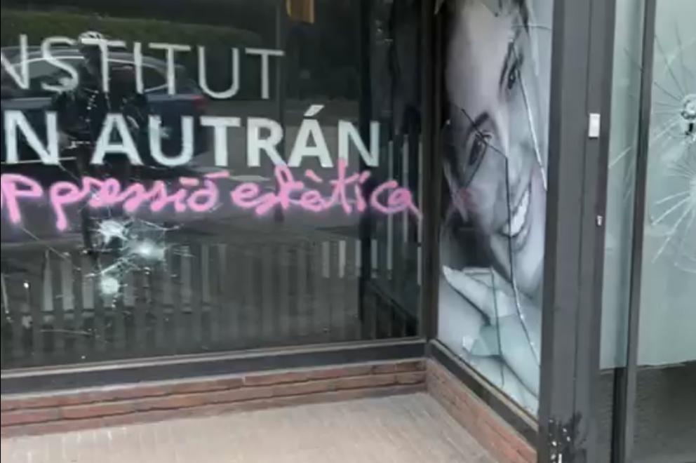 CODE - Colegio Oficial de Dentistas - El Consejo General de Dentistas condena los actos vandálicos contra clínicas dentales de Barcelona